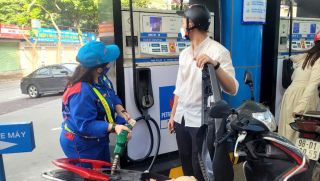 Giá xăng dầu hôm nay 4/9: E10 RON95 và E5 RON92 rất gần mốc 18.000 đồng, Diesel lại giảm mạnh, giá đầy bình xe máy Honda