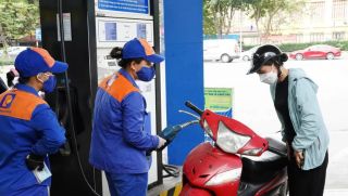 Giá xăng dầu hôm nay 10/9: E5 RON 92 ‘rẻ bèo’, E10 RON 95 ‘rộng cửa’ xuống 17.000 đồng/lít? Giá đầy bình các mẫu xe số