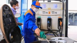 Giá xăng dầu trưa 9/9: E5 RON 92 rẻ hơn đỉnh 7.630 đồng, E10 RON 95 xuống 18.000 đồng/lít không? Giá lăn bánh Mazda CX-5