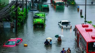 Toàn cảnh ngập lụt ở Bangkok: Lượng mưa gần gấp đôi mức trung bình, trường học đóng cửa