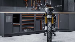 Yamaha Tenere 700 lột xác thành xe đua YZ450F: Giảm gần 50 kg, nhìn như xe đua nhà máy