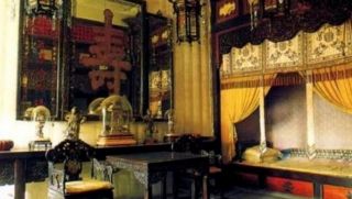 Tử Cấm Thành rộng đến mức đi cả ngày không hết nhưng vì sao phòng ngủ hoàng đế chỉ có 10m2?