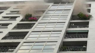 Cháy chung cư Hà Nội lúc sáng sớm, người dân kể lại cảnh tượng bên trong