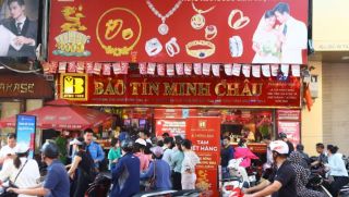 Giá vàng hôm nay 5/10: Vàng thế giới đảo tăng ngoạn mục, vì sao vàng trong nước chưa tạo 'cú bật'?
