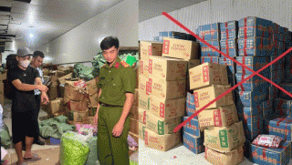 Hà Nội: Phát hiện gần 20 tấn bánh, kẹo, nước uống thu mua, đóng gói tại Việt Nam giả xuất xứ nước ngoài