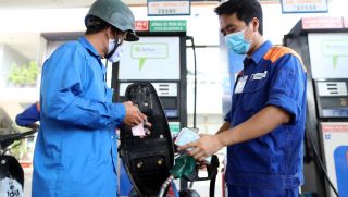 Giá xăng dầu ngày 12/10: RON 92 và E10 RON 95 kỳ tới có thể ‘về bờ’, xuất hiện dấu hiện giảm, giá lăn bánh VinFast VF 5