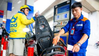 Giá xăng dầu chiều 12/10: Dầu diesel liên tục giảm, E10 RON 95 và RON 92 cách đáy bao nhiêu? Giá đầy bình ô tô Toyota