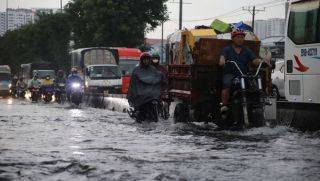 TPHCM hôm nay có mưa lớn? Triều cường rút nhưng nguy cơ ngập vẫn còn