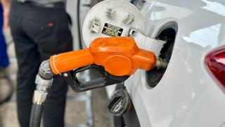 Giá xăng dầu hôm nay 18/10: Xăng E10, E5 sắp tiếp tục điều chỉnh, người tiêu dùng được hưởng lợi lớn?