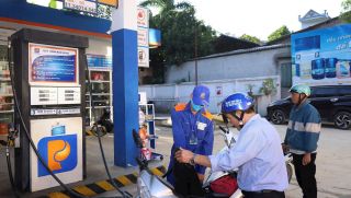 Giá xăng dầu hôm nay tối 20/10: E10, E5 vẫn dưới 27.100 đồng, Diesel hơn 29.000, iPhone 15 có giảm?