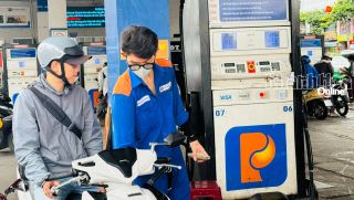 Giá xăng dầu sáng nay 25/10: E10 RON95 và E5 RON92 lùi về mốc cực rẻ bèo, Diesel chờ giảm sâu? Giá đầy bình xe máy Honda