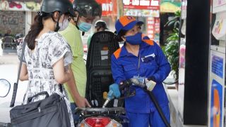 Cập nhật giá xăng dầu hôm nay chiều 29/10: Đồng loạt tăng, xăng E10 tăng mốc mới, 1 mặt hàng vượt 30.000 đồng