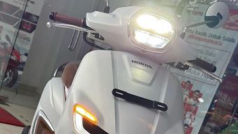 Tin xe máy hot 18/4: ‘Tân binh’ xe tay ga 160cc của Honda chốt giá giật mình, khách Việt ồ ạt đặt mua