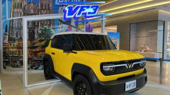 Kỷ lục thị trường ô tô Việt: Cứ hơn 8 giây có một người chốt cọc VinFast VF 3