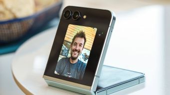 Galaxy Z Flip5 gập nhỏ gọn đa năng, AI xịn như Galaxy S25 Ultra mà giá rẻ như iPhone 13