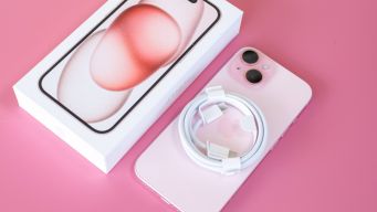 ‘iPhone màu hồng đẹp nhất’ giá từ 15,6 triệu, hội tụ loạt tính năng hấp dẫn, sẵn sàng quyết chiến Galaxy S25