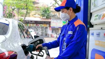 Giá xăng dầu tối nay 23/5: Xăng RON 95 ‘bốc hơi’ 8.300 đồng/lít, giá đầy bình Toyota Veloz Cross giảm ‘mất phanh’