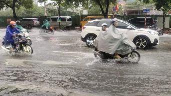 Thời tiết đổi chiều tại nhiều khu vực, nhiều địa phương phát tín hiệu cảnh báo lốc sét và mưa đá diện rộng