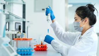 Loại vaccine đầu tiên do AI tạo ra có gì đặc biệt mà được kỳ vọng ngăn đại dịch tương lai?