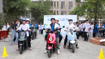 Cả nhà bỏ xe xăng, chuyển sang xe máy điện VinFast: Từ đi học, đi làm đến chạy dịch vụ đều có lời giải