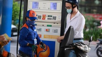 Giá xăng dầu tối nay 21/8: E10 RON 95 chỉ cách đáy chút ít, E5 RON 92 rẻ hơn đỉnh 8.277 đồng, giá đầy bình ô tô Mazda