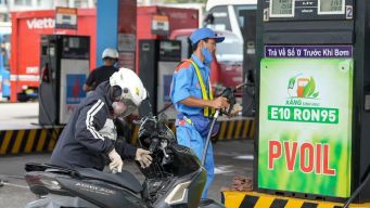 Giá xăng dầu tối 16/10: E10 RON 95 và RON 92 ‘rơi tự do’ về gần đáy, dầu diesel giảm liền 3 kỳ, giá đầy bình xe ga 125cc