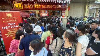 Giá vàng hôm nay 28/10: Vàng SJC vàng 9999 tăng rồi lại giảm liên tục, vàng thế giới chìm dưới đáy