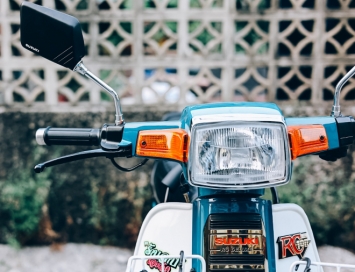 Mẫu xe máy huyền thoại của Suzuki mệnh danh là ‘nỗi lo của Honda DD’ được hồi sinh ảnh 10