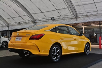 Đối thủ cứng của Hyundai Elantra và Kia K3 bất ngờ nhận cọc, giá rẻ ngang Toyota Vios, Honda City ảnh 4