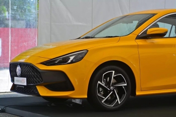 Đối thủ cứng của Hyundai Elantra và Kia K3 bất ngờ nhận cọc, giá rẻ ngang Toyota Vios, Honda City ảnh 5