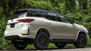 Toyota Fortuner ra mắt phiên bản thể thao mới cực đỉnh, trấn áp Hyundai Santa Fe dễ dàng ảnh 1