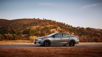 Mẫu sedan cực đỉnh của Nissan chốt giá bán chỉ 844 triệu đồng, thách thức vị thế Toyota Camry ảnh 1