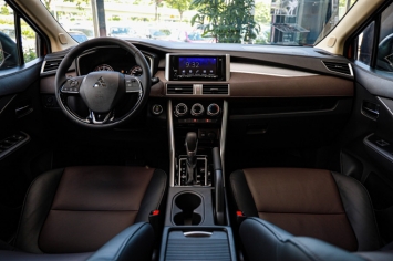 Mitsubishi Xpander Cross hút khách với ưu đãi khủng, giá lăn bánh hấp dẫn uy hiếp Suzuki XL7 ảnh 5