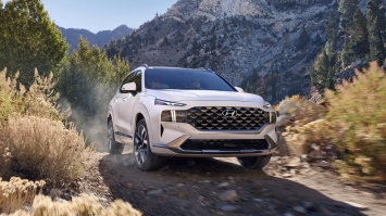 Hyundai Sante Fe 2022 giá bán chỉ từ 838 triệu đồng, trang bị khiến Toyota Fortuner ‘ngộp thở’ ảnh 1