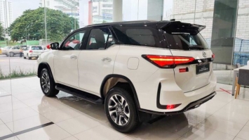 Toyota Fortuner tung phiên bản mứi vào ngày 8/10, trang bị khủng làm Hyundai Santa Fe điêu đứng ảnh 1