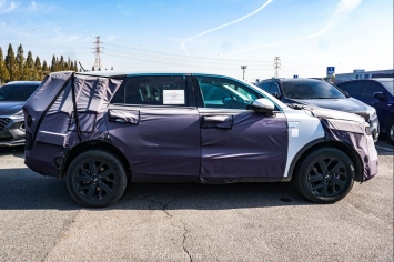 Cạnh tranh với Toyota Fortuner và Hyundai Santa Fe, Kia Sorento 2020 ấn định ngày ra mắt