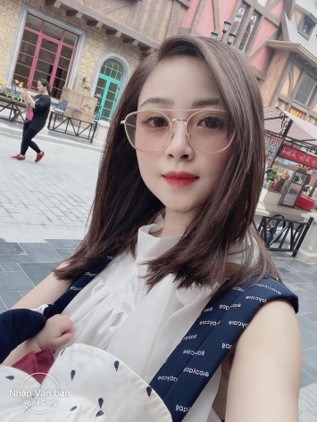 Chùm ảnh: Vợ trẻ của trò cưng ông Park khoe vòng một quyến rũ: Đừng đùa với 'gái một con' ảnh 4