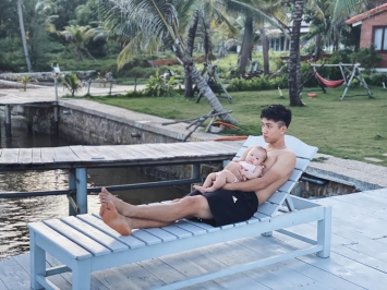 Chùm ảnh: Vợ trẻ của trò cưng ông Park khoe vòng một quyến rũ: Đừng đùa với 'gái một con' ảnh 6