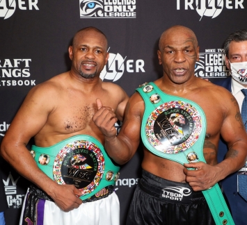 Huyền thoại Mike Tyson tái xuất, bị trọng tài cướp chiến thắng trước cựu vô địch thế giới Roy Jones