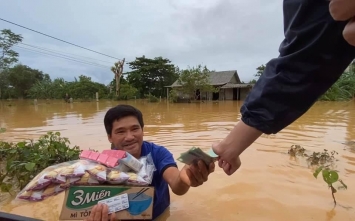 Thủy Tiên tiết lộ bất ngờ: Bị công an chặn đường, tiền ủng hộ lên tới con số ‘khổng lồ’ ảnh 6