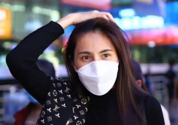 FC Thủy Tiên ra tận sân bay đón thần tượng nhưng hành động 'cà khịa anti' này mới là điều gây chú ý ảnh 1