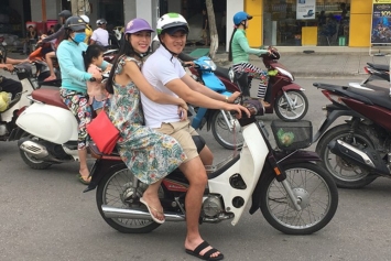 Công Vinh chính thức lên tiếng bênh vực bà xã: 'Thủy Tiên tự biết làm gì cho miền Trung' ảnh 3