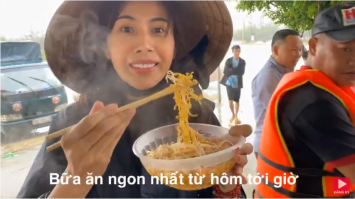 Clip: Thủy Tiên khoe bữa ăn ‘ngon nhất mừng 20/10’ đầy đạm bạc khiến fan xót xa ảnh 4