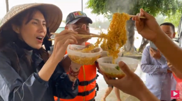 Clip: Thủy Tiên khoe bữa ăn ‘ngon nhất mừng 20/10’ đầy đạm bạc khiến fan xót xa ảnh 5