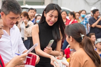 Clip: Thủy Tiên khoe bữa ăn ‘ngon nhất mừng 20/10’ đầy đạm bạc khiến fan xót xa ảnh 7