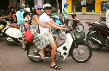 Clip: Thủy Tiên khoe bữa ăn ‘ngon nhất mừng 20/10’ đầy đạm bạc khiến fan xót xa ảnh 8