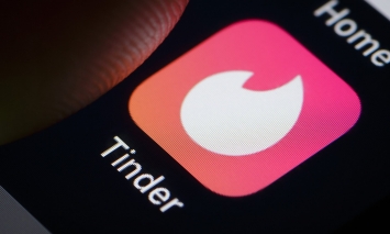 Tiết lộ: Dùng iPhone dễ tìm được ‘đối tác’ trên Tinder hơn gấp đôi so với máy Android ảnh 1
