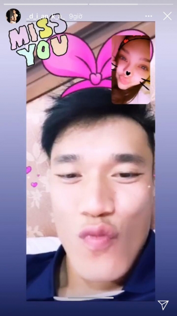 Mẫu Tây sinh năm 2000 lên đồ 'mặc như không', khoe khéo bộ phận cơ thể khiến Bùi Tiến Dũng mê mẩn