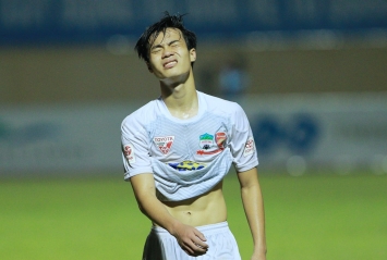 Nghi vấn: Bầu Đức cố tình trái luật FIFA để ngăn cản sự nghiệp của lứa Công Phượng, Văn Toàn?