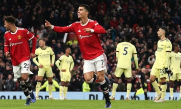 Lịch thi đấu bóng đá hôm nay 23/4: Messi đi vào lịch sử; Ronaldo trở lại giúp MU có 'danh hiệu' cuối